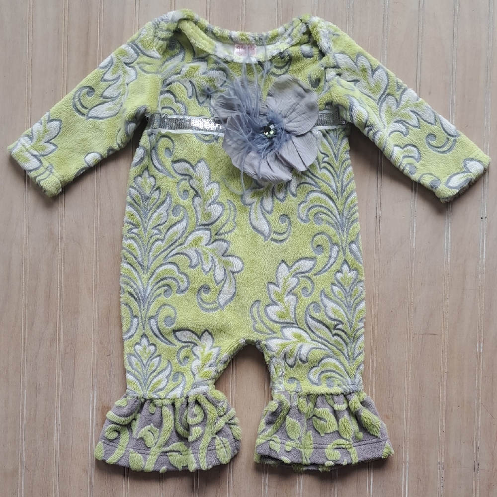 Giggle Moon Plush Damask Ruffle Romper 3M Baby Girl Boutique Cozy Soft Outfit